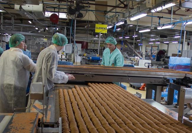 Fabrication industrielle de biscuits sables